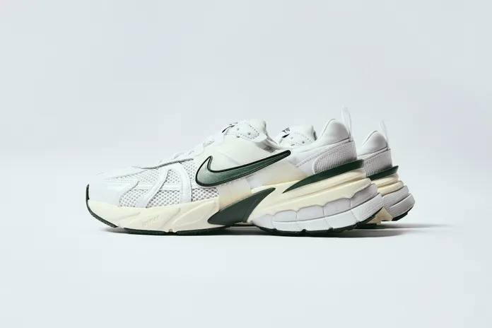 Nike Wmns V2K Run: Динамика 2000-х в новом стиле