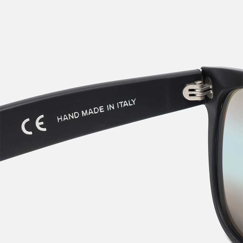 RETROSUPERFUTURE Солнцезащитные очки Classic