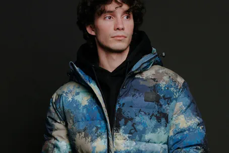 Peaceful Hooligan: баланс повседневной практичности и символического языка