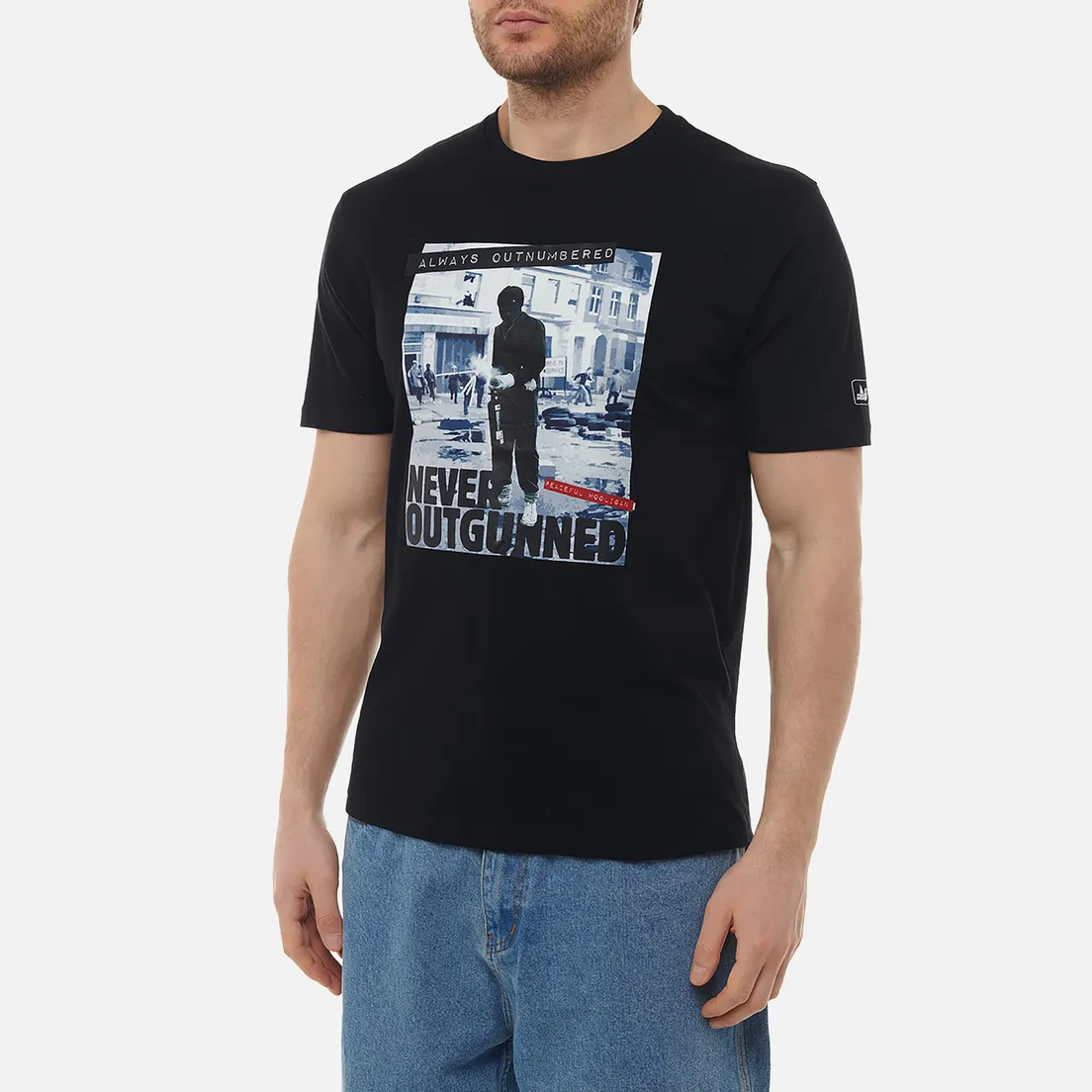 Peaceful Hooligan Мужская футболка Never Outgunned