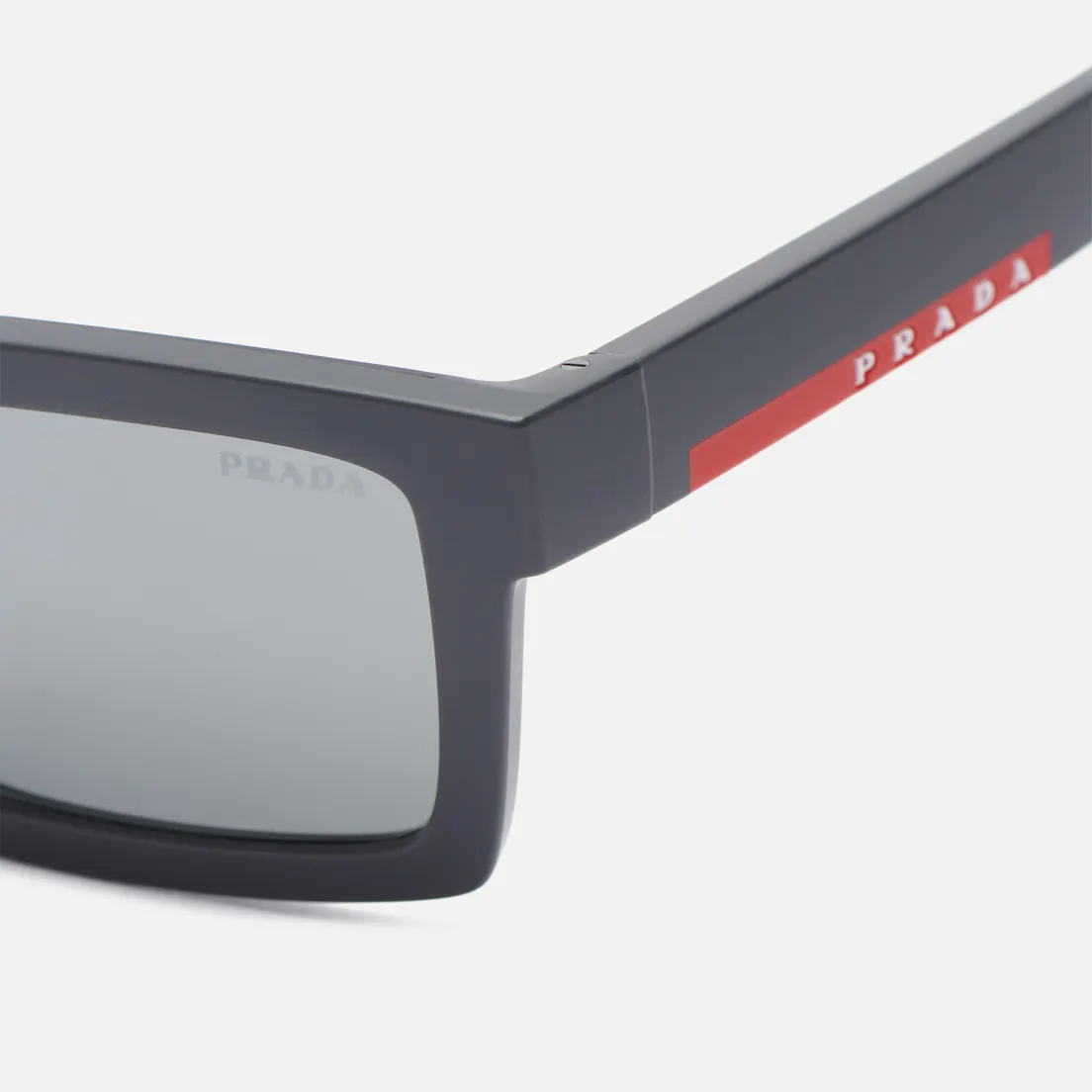 Prada Linea Rossa Солнцезащитные очки 02ZSU 18K60A