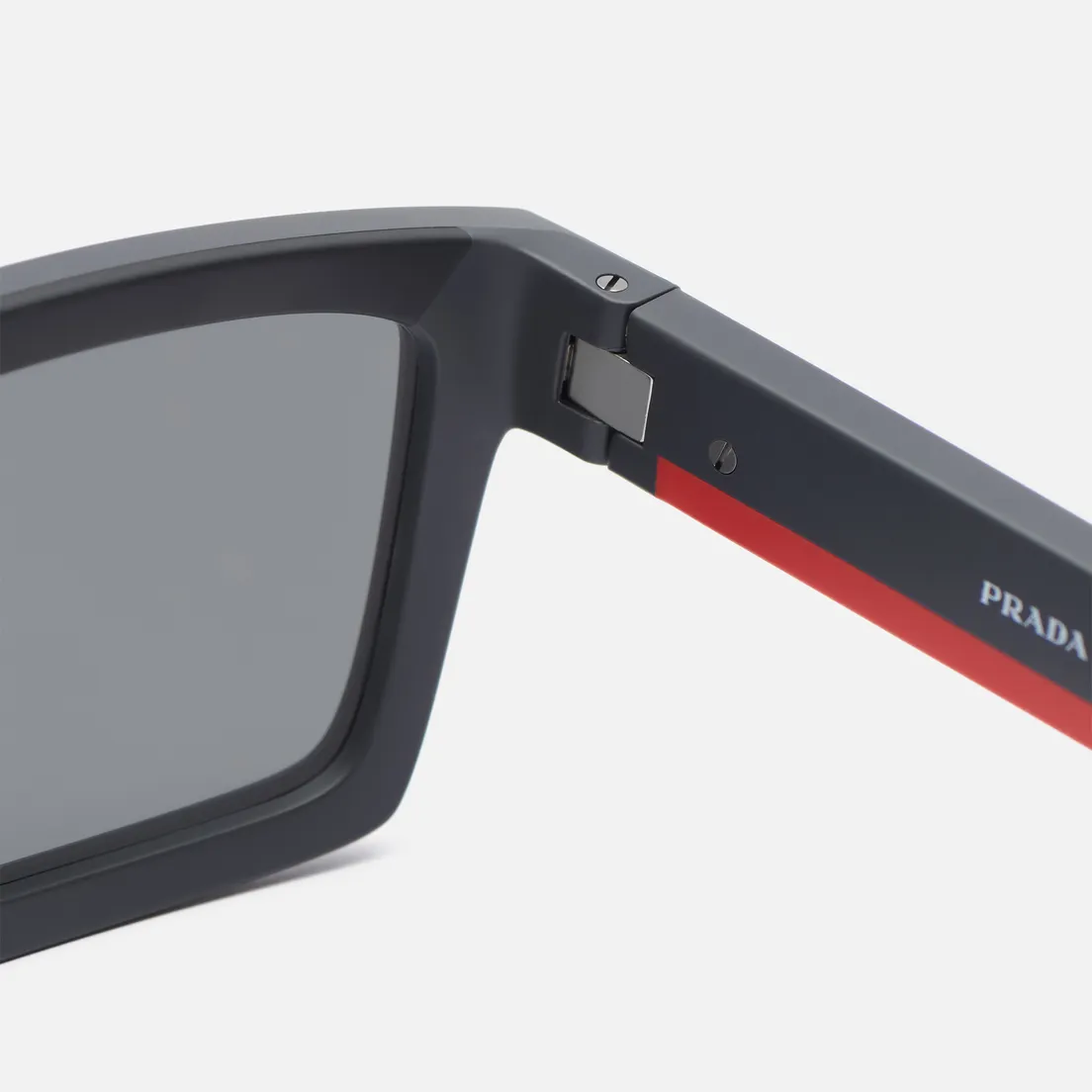 Prada Linea Rossa Солнцезащитные очки 02ZSU 18K60A