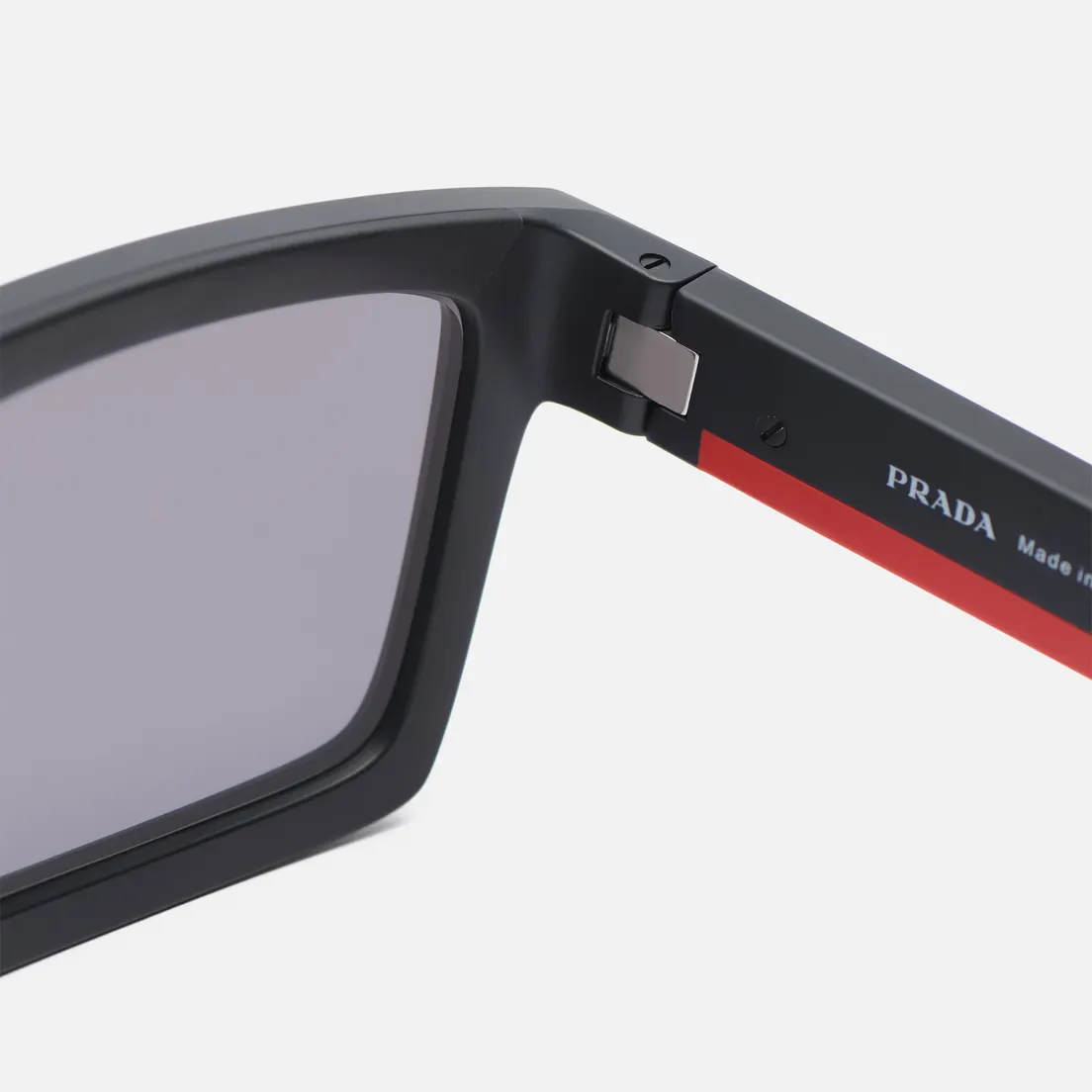 Prada Linea Rossa Солнцезащитные очки 02ZSU 1BO02G Polarized