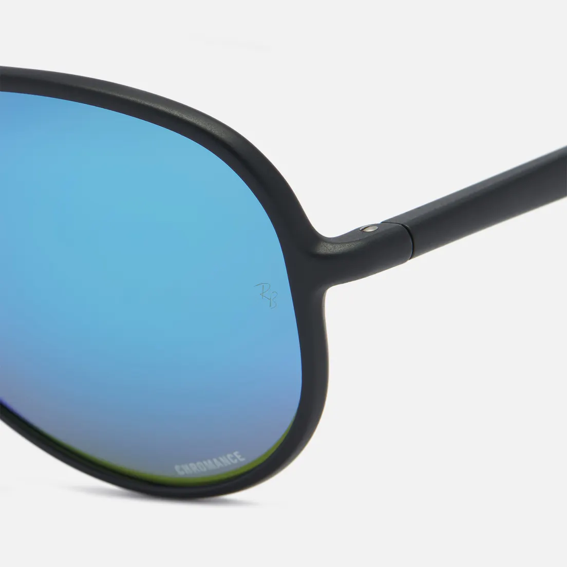 Ray-Ban Солнцезащитные очки RB4320CH Chromance Polarized