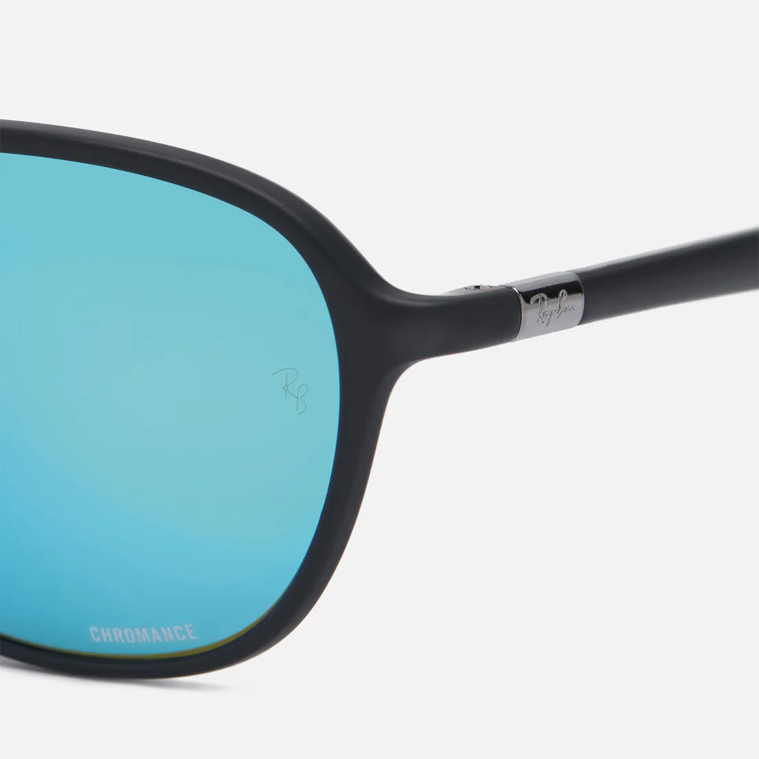 Ray-Ban Солнцезащитные очки RB4351CH Polarized