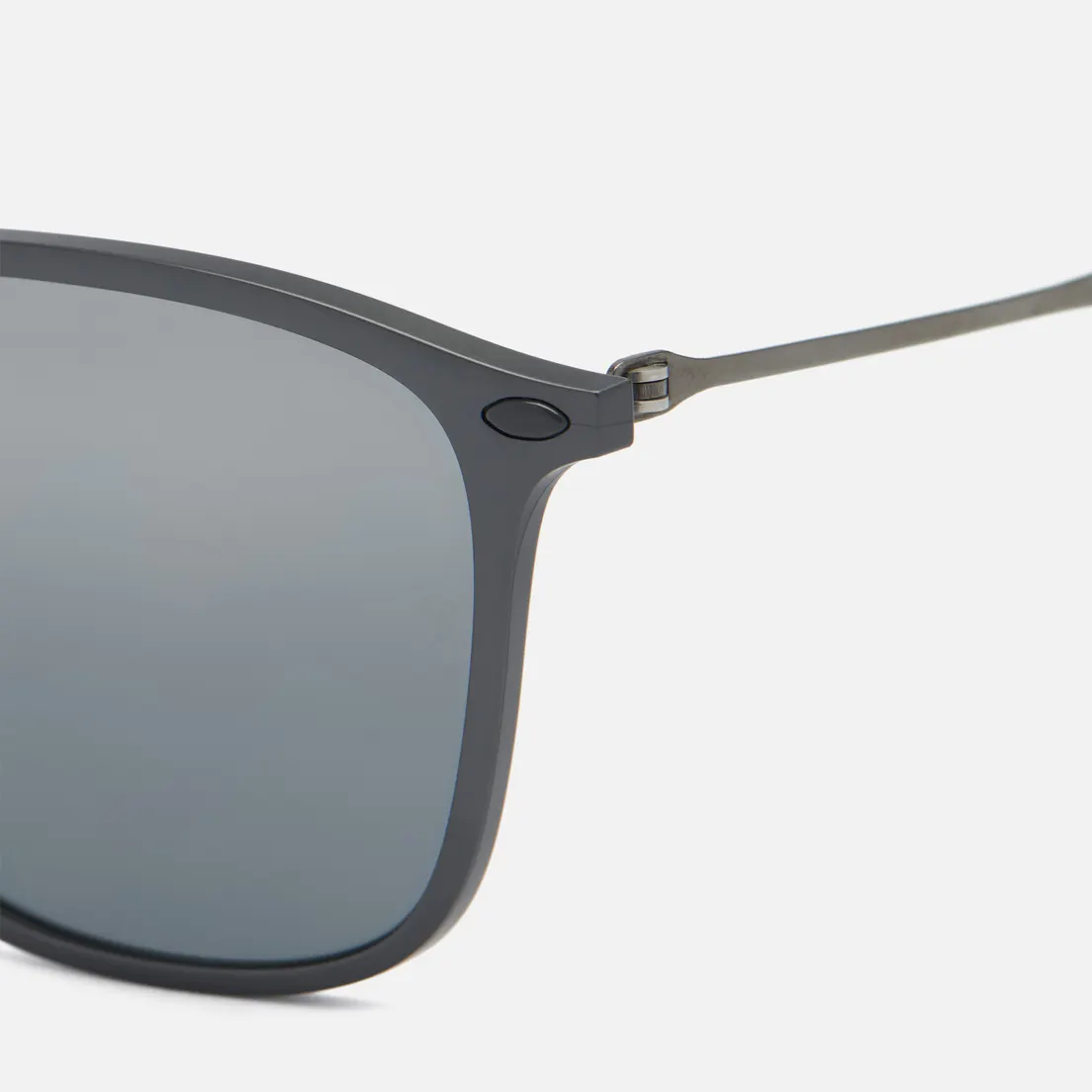 Ray-Ban Солнцезащитные очки RB8353 Polarized