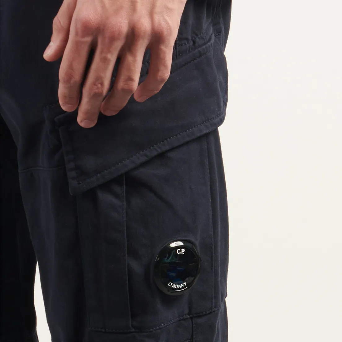 C.P. Company Мужские брюки Stretch Sateen Ergonomic Cargo Lens Pocket