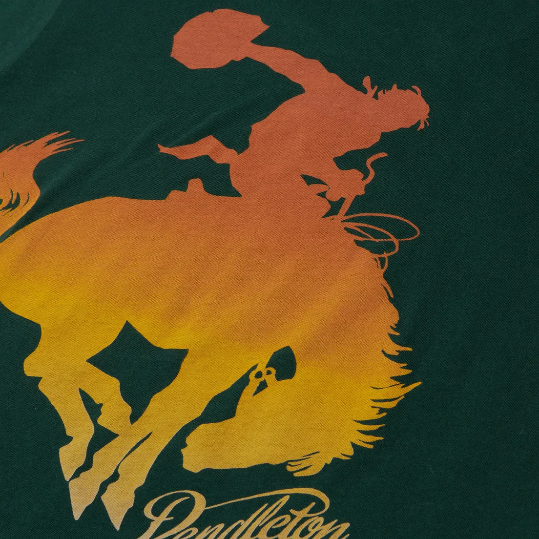 Pendleton Мужская футболка Ombre Bucking Horse Graphic