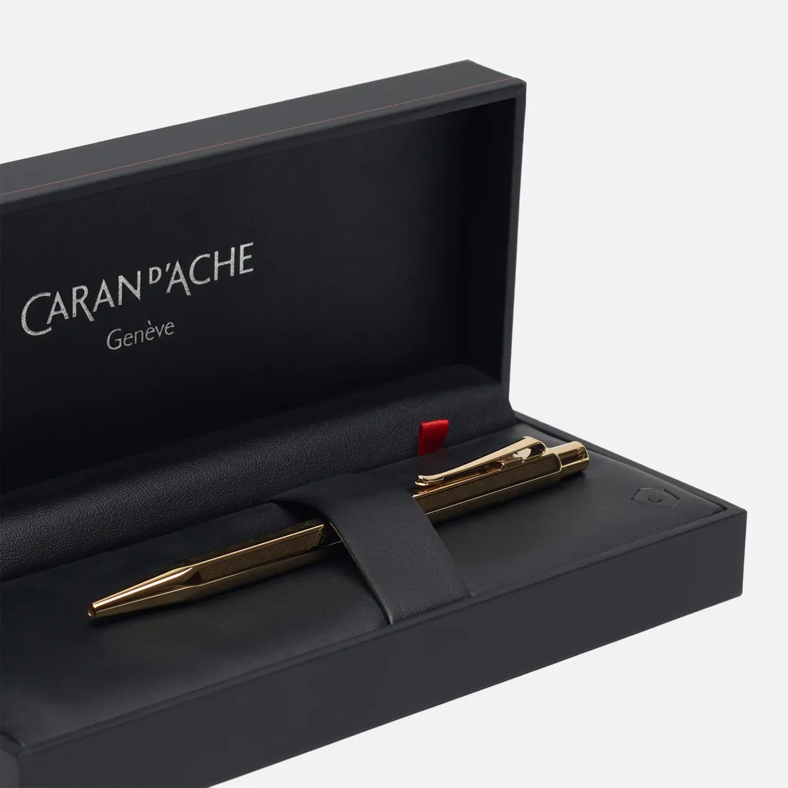 Caran d'Ache Ручка Ecridor Chevron 898