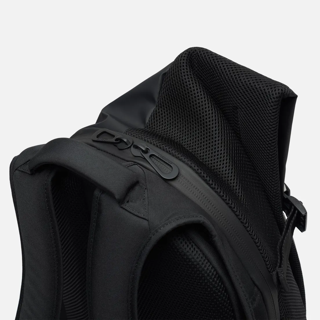 Cote&Ciel Рюкзак Isar Medium Obsidian