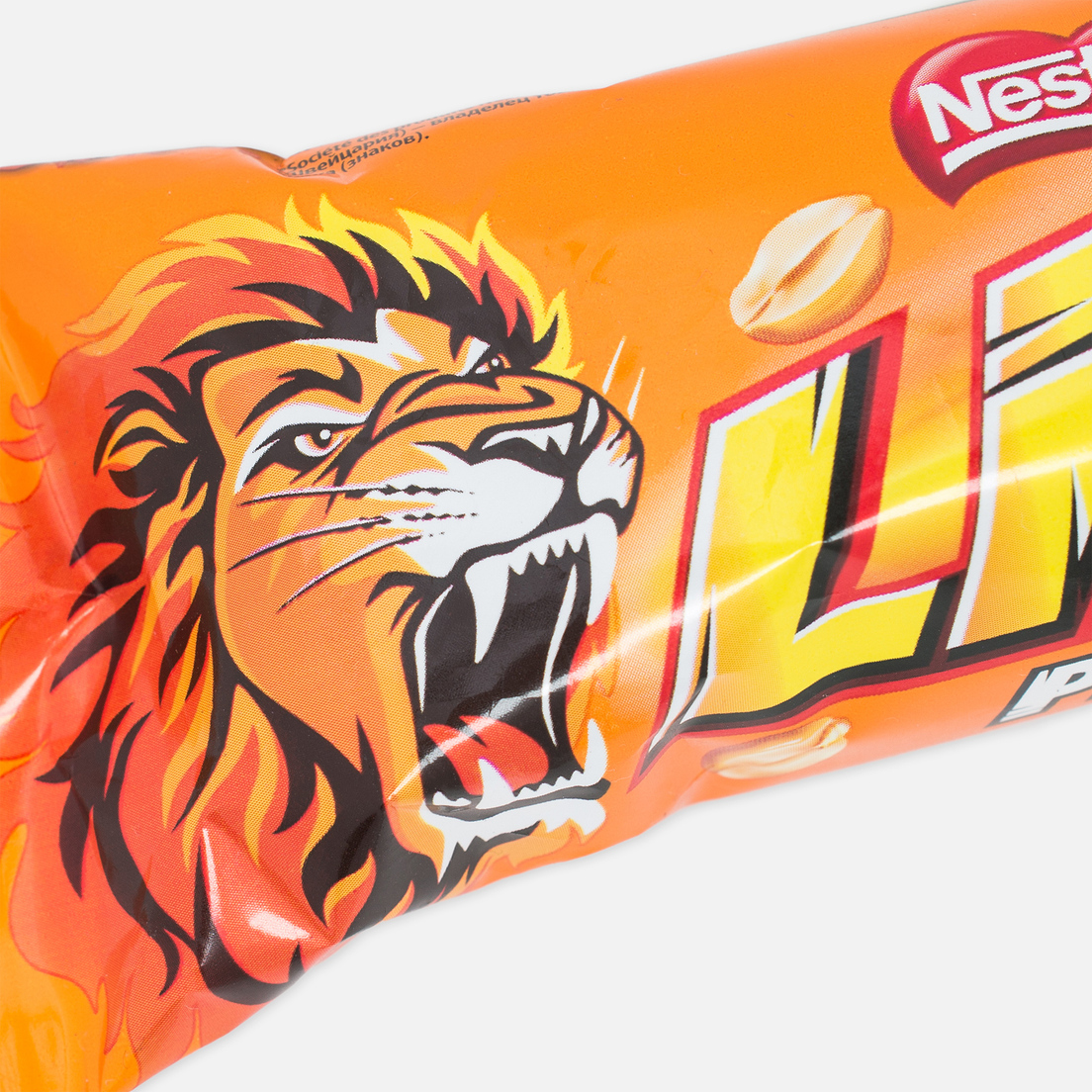 Батончик lion. Шоколадный батончик Lion. Lion батончик. Lion батончик реклама. Nestle Lion background.