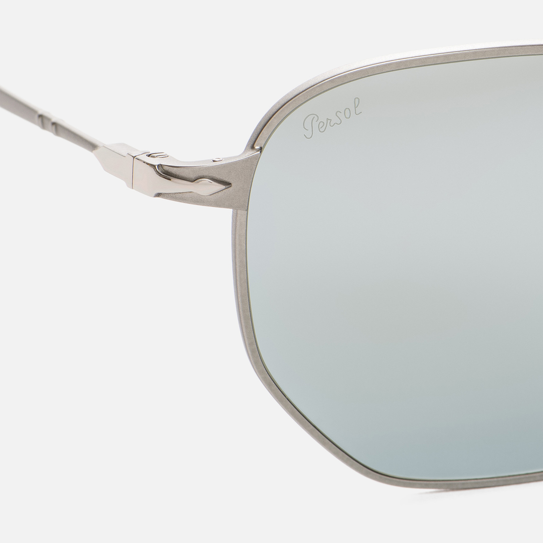 Persol Солнцезащитные очки PO2446S Metal Capsule