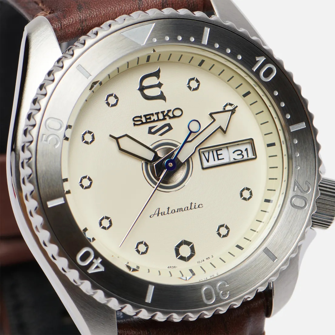 Seiko Наручные часы x Evisen Skateboards SRPF93K1S Seiko 5 Sports