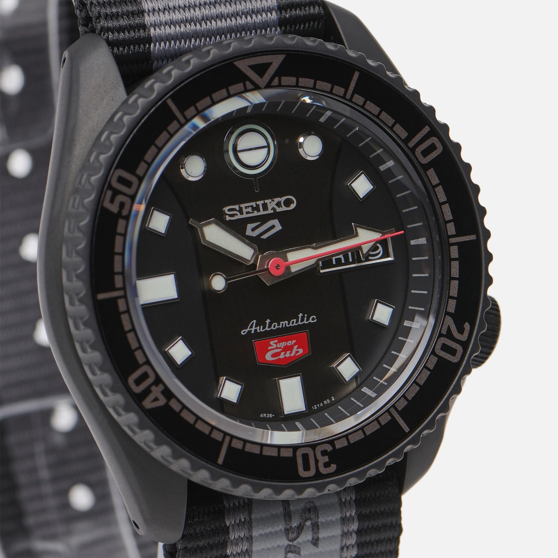 Seiko Наручные часы 5 Sports SRPJ75K1