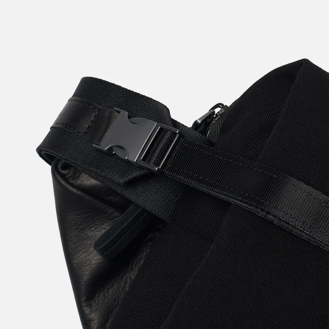 Cote&Ciel Сумка на пояс Isarau Alias Cowhide Leather