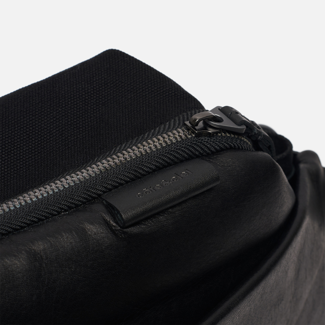 Cote&Ciel Сумка на пояс Isarau Alias Cowhide Leather