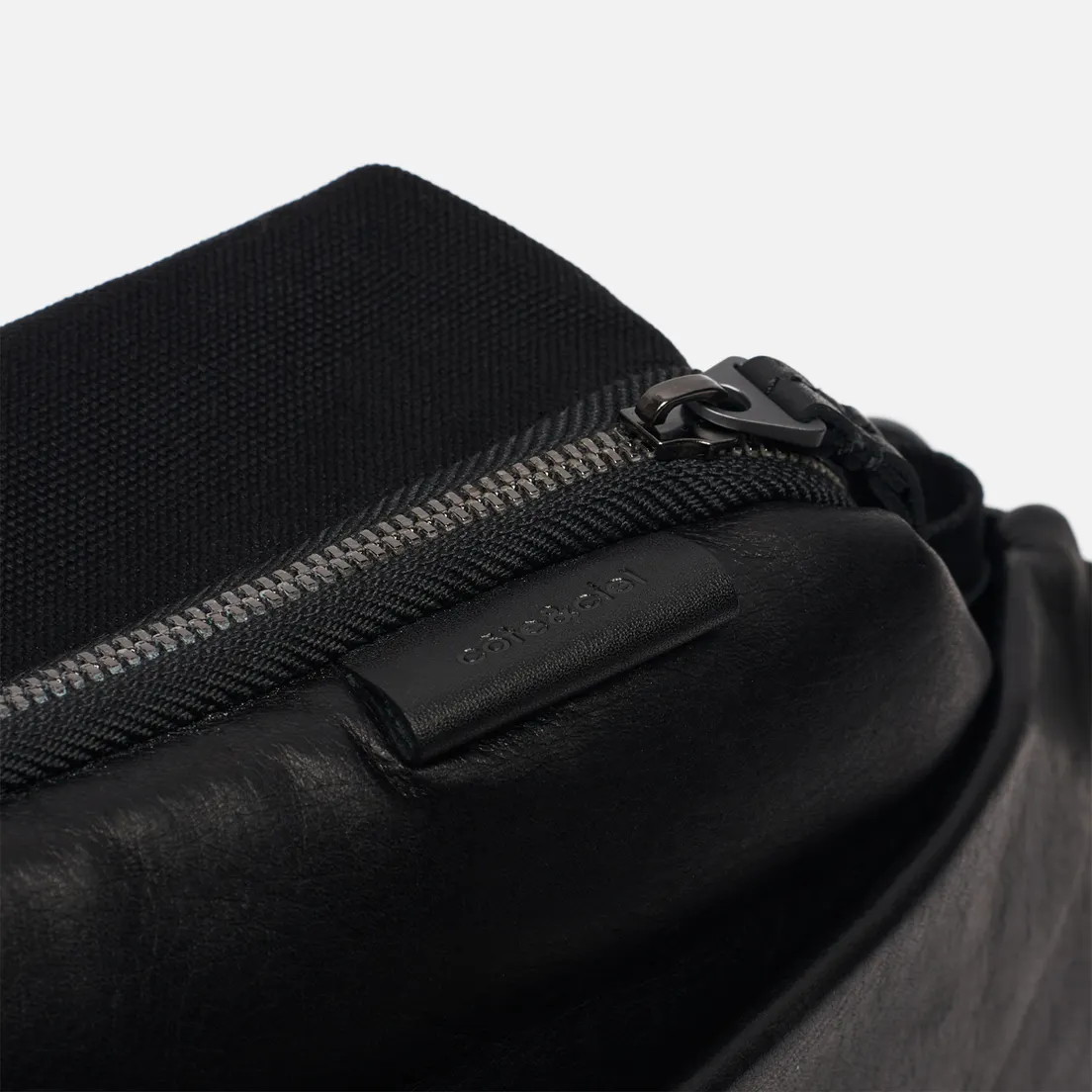 Cote&Ciel Сумка на пояс Isarau Alias Cowhide Leather
