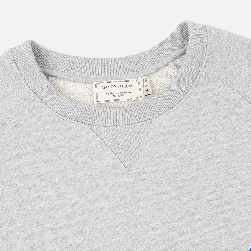 Maison Kitsune Мужская толстовка Crew Neck Tricolor Fox Chest Patch