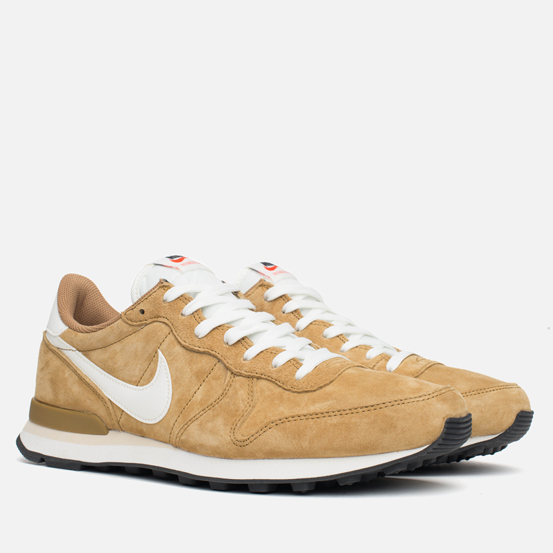 nike internationalist pigskin