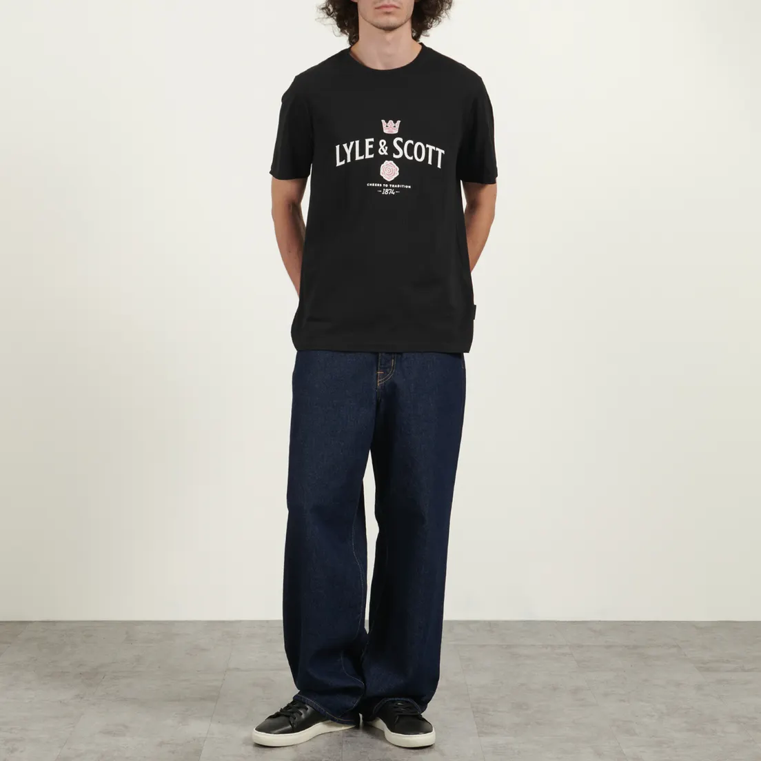 Lyle & Scott Мужская футболка Cheers To Tradition Graphic