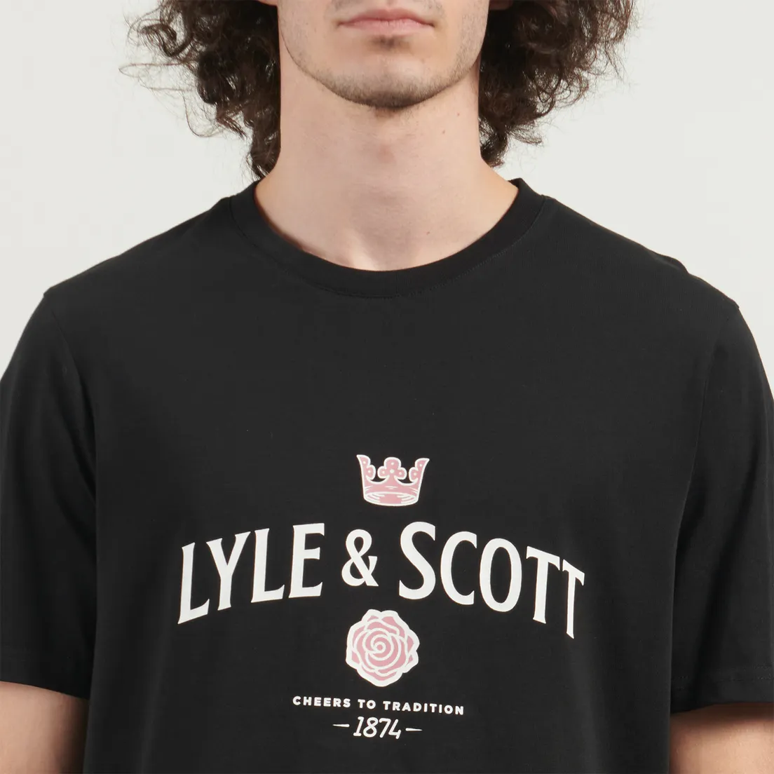 Lyle & Scott Мужская футболка Cheers To Tradition Graphic