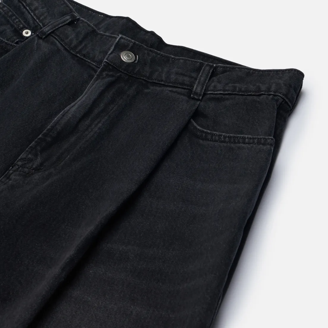 UNAFFECTED Мужские джинсы One Tuck Wide Denim SS24
