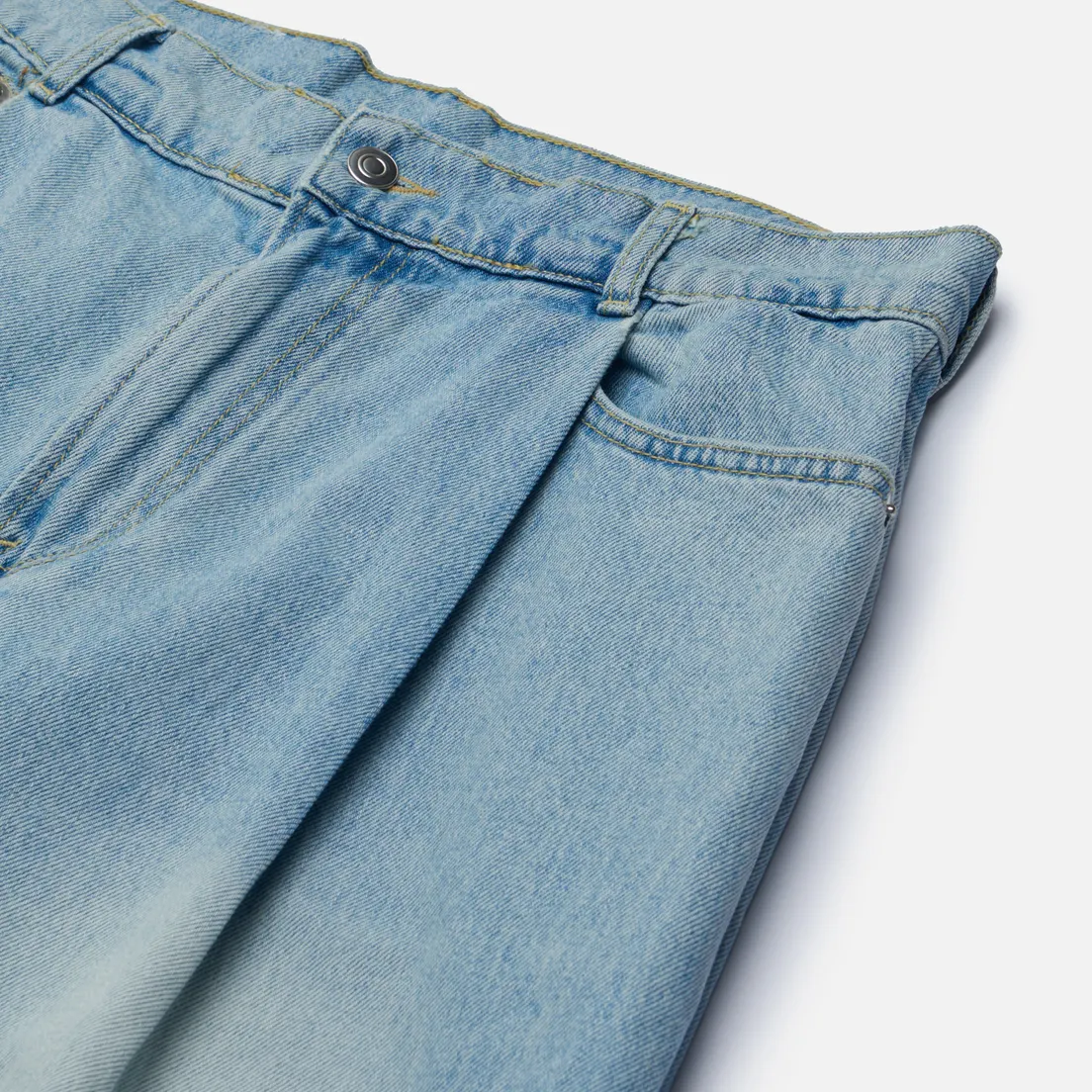 UNAFFECTED Мужские джинсы One Tuck Wide Denim SS24