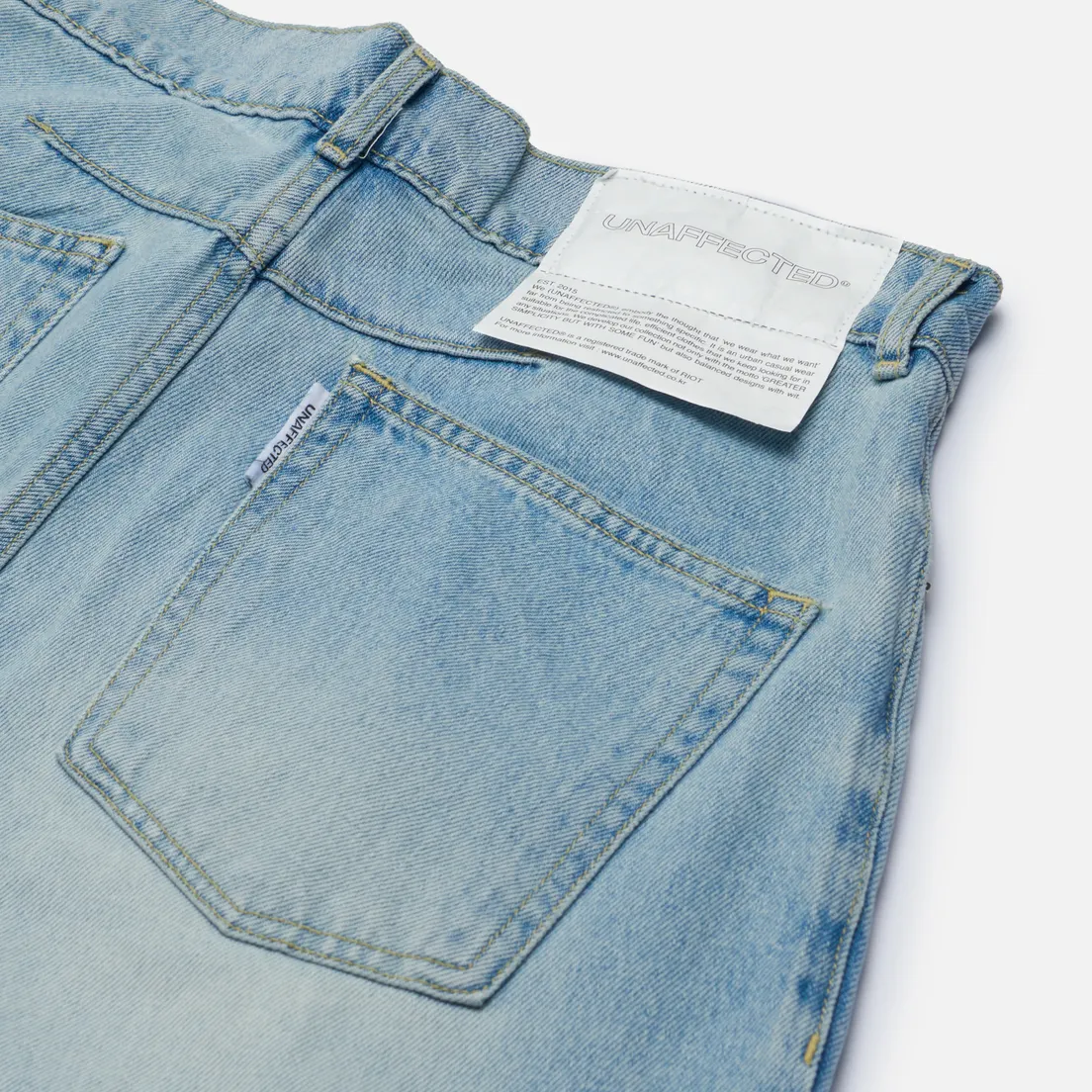 UNAFFECTED Мужские джинсы One Tuck Wide Denim SS24