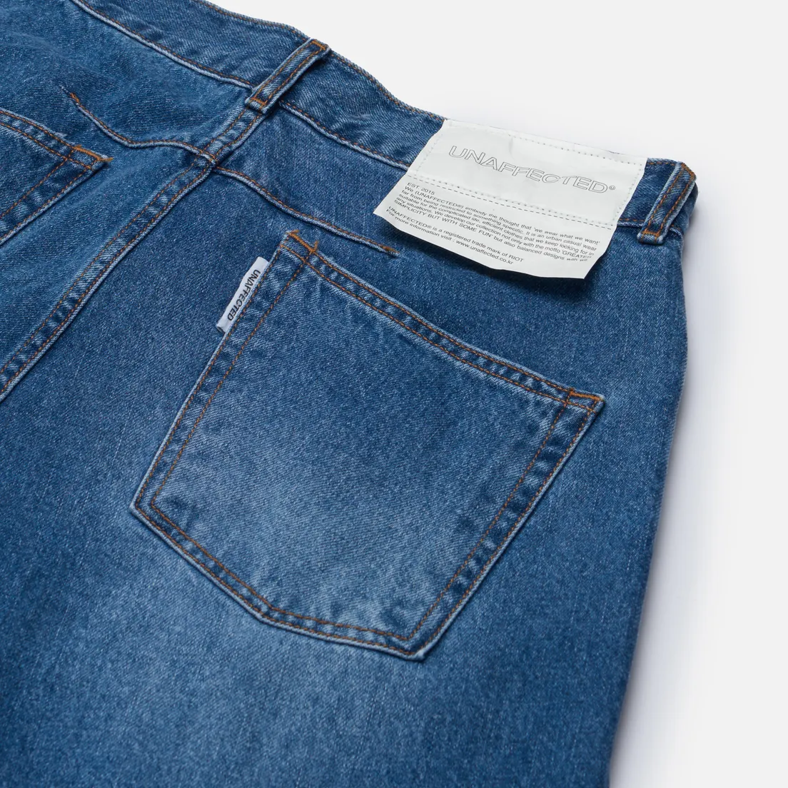 UNAFFECTED Мужские джинсы One Tuck Wide Denim SS24