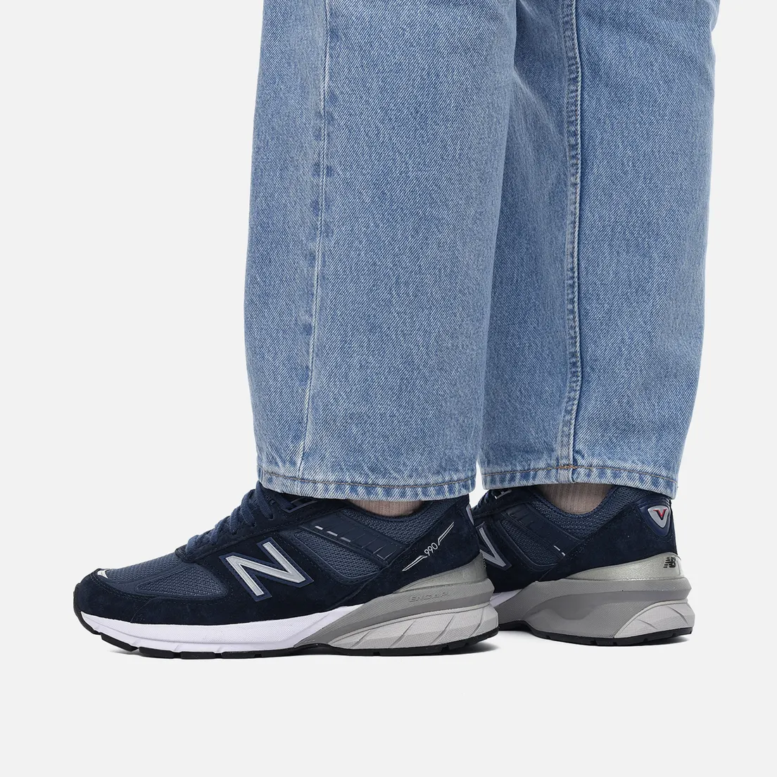 New Balance Женские кроссовки W990NV5