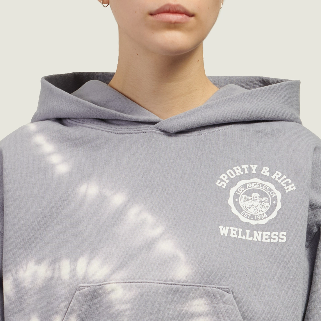 Sporty & Rich Женская толстовка Emblem Cropped Hoodie