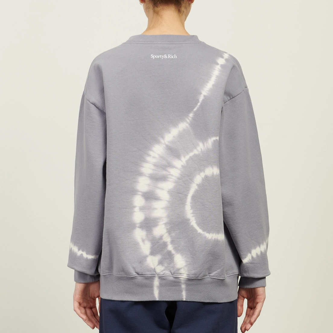 Sporty & Rich Женская толстовка Wellness Club Flocked Crewneck