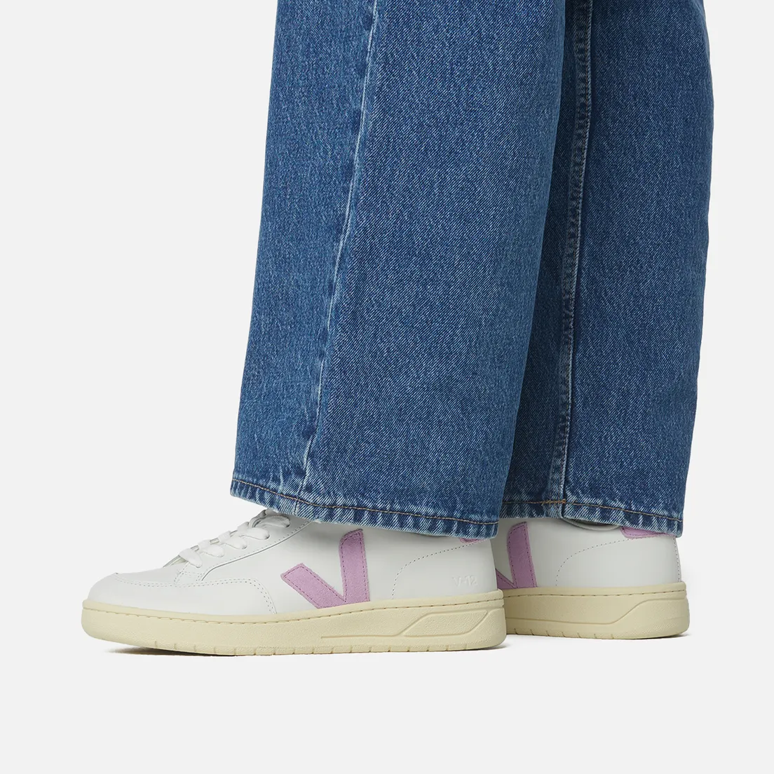 VEJA Женские кроссовки V-12 Leather