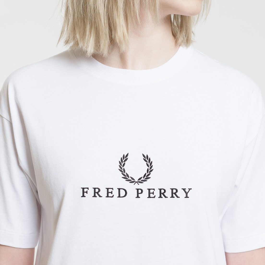 Fred Perry Женская футболка Sports Authentic Embroidered