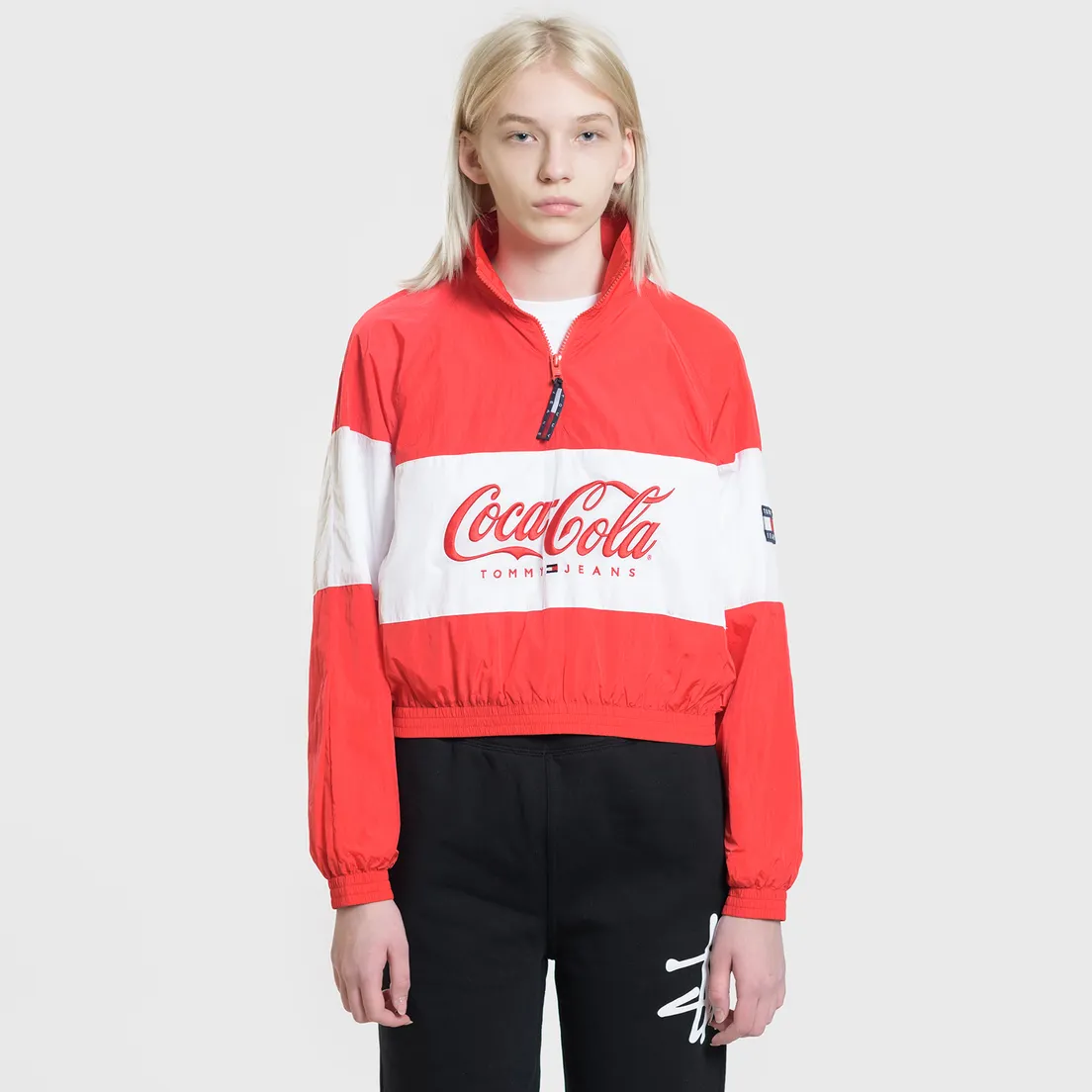 Tommy Jeans Женская куртка анорак x Coca-Cola Logo