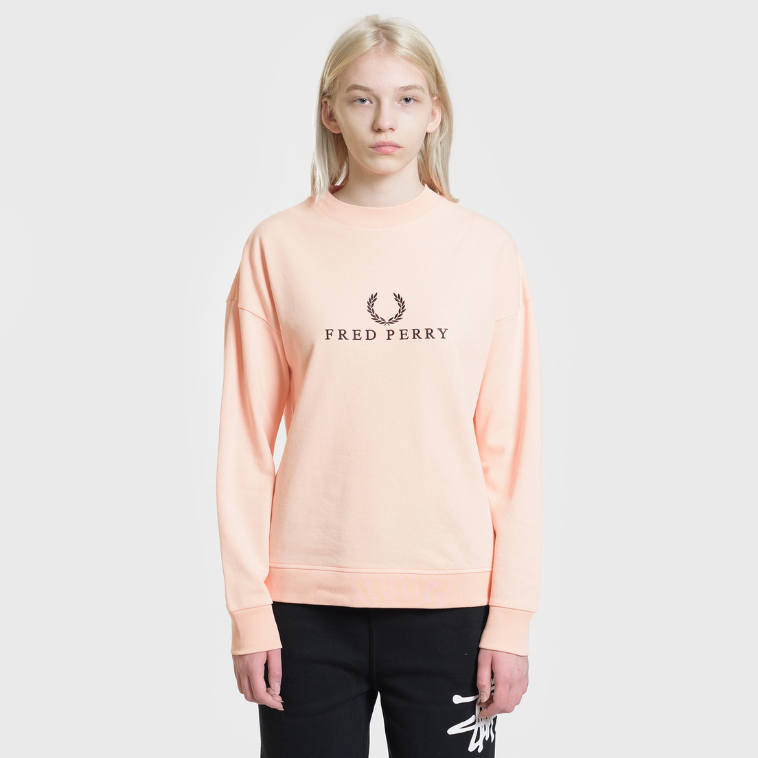Fred Perry Женская толстовка Sports Authentic Crew Neck Embroidered