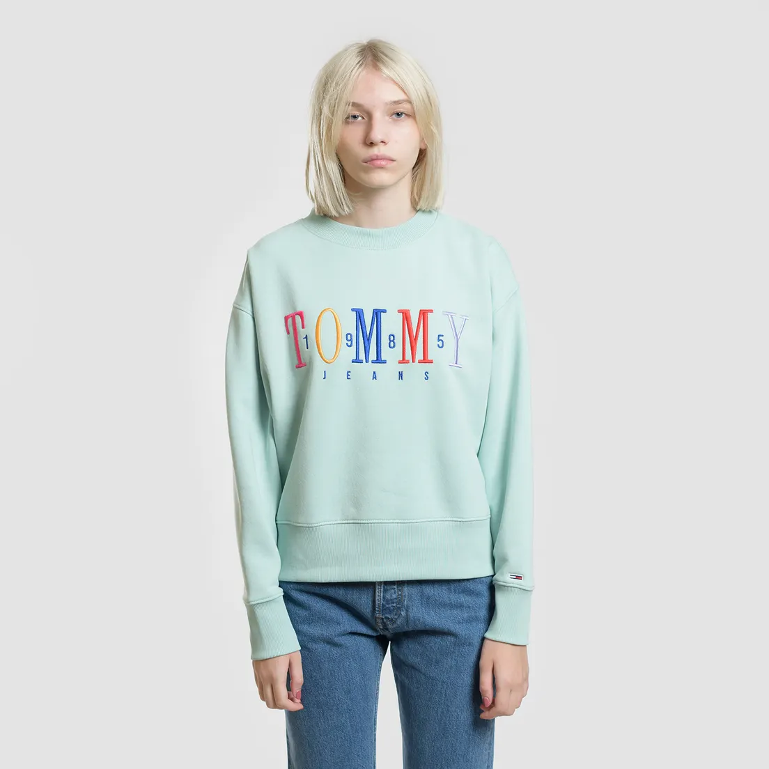 Tommy Jeans Женская толстовка Multicolor Embroidery Crew 1985