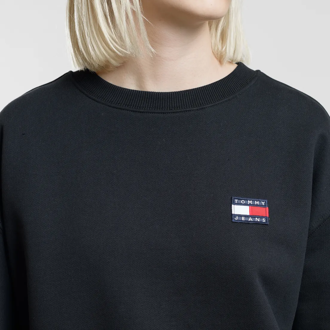 Tommy Jeans Женская толстовка Tommy Badge Crew