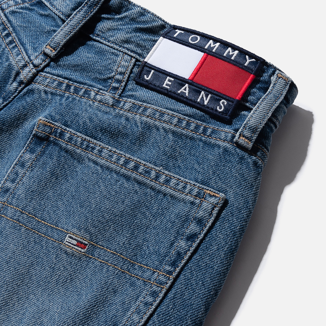 Tommy Jeans Женские джинсы High Rise Tapered Mom Sunday Mid