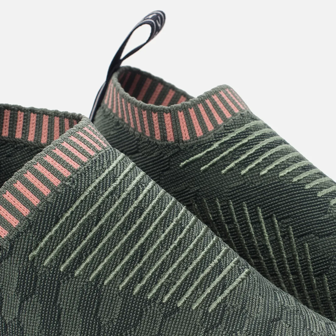 adidas Originals Женские кроссовки NMD R2 Primeknit