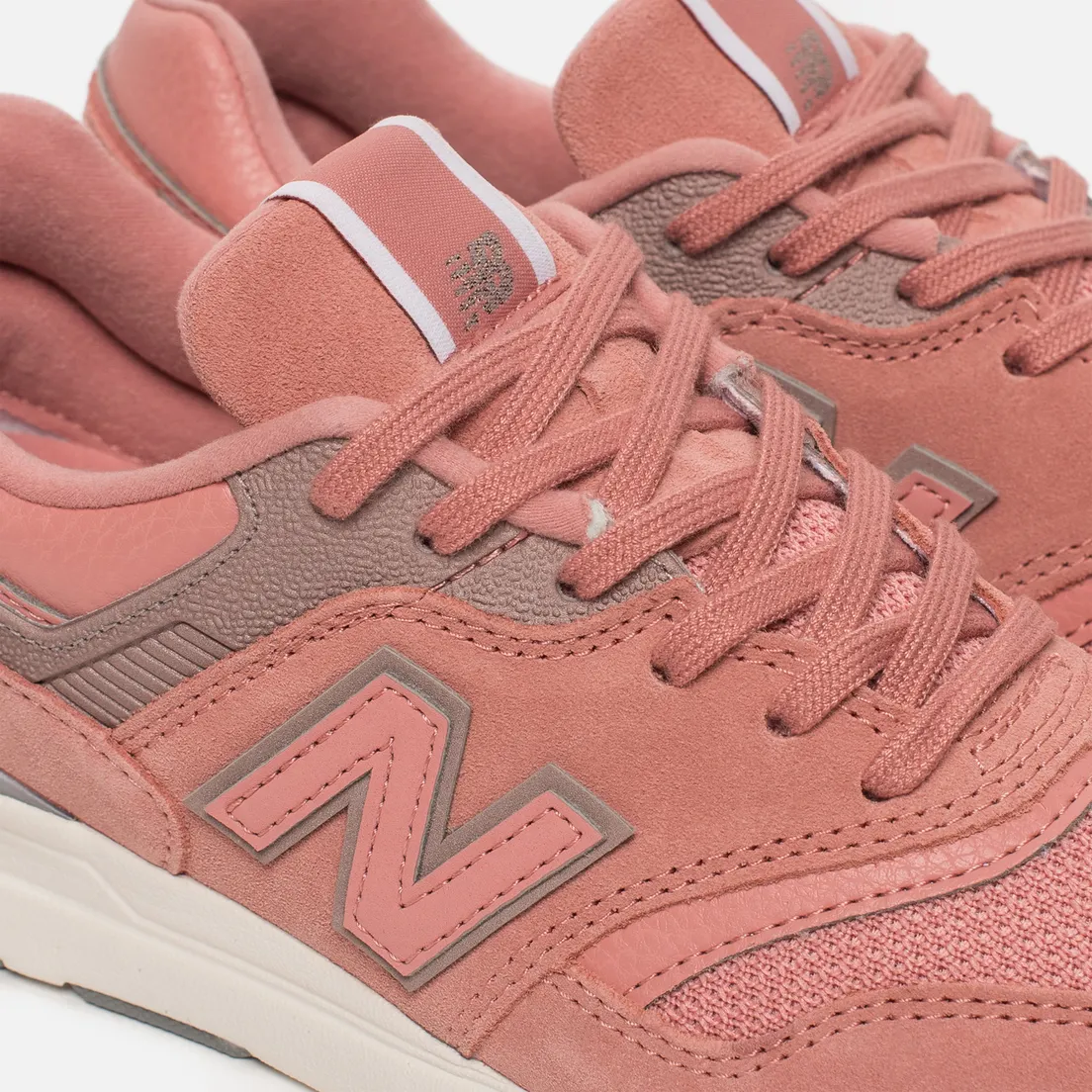 New Balance Женские кроссовки WL697CM Leather