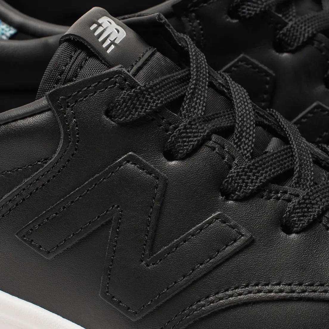 New Balance Женские кроссовки WRT300PA
