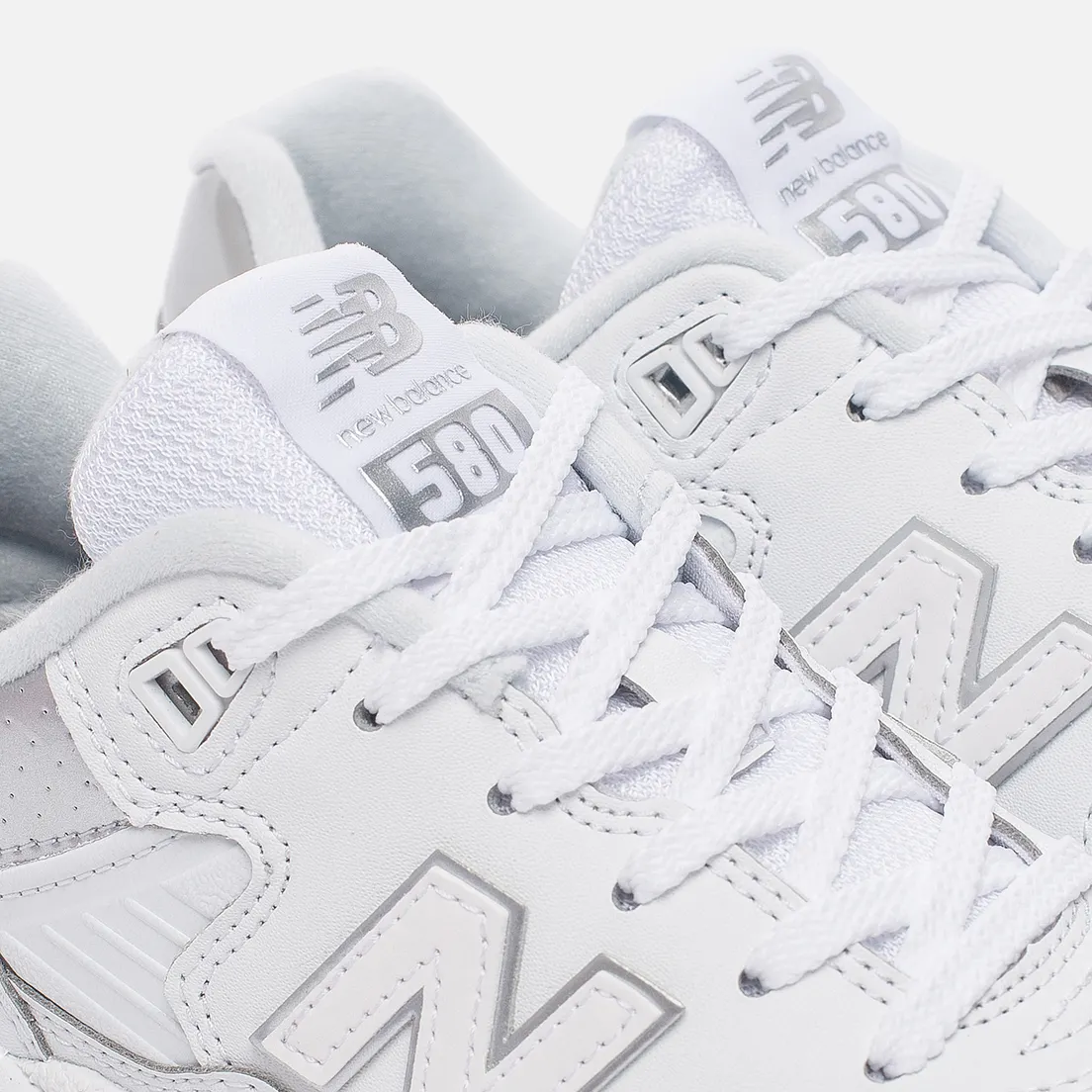 New Balance Женские кроссовки WRT580WM Whiteout Pack