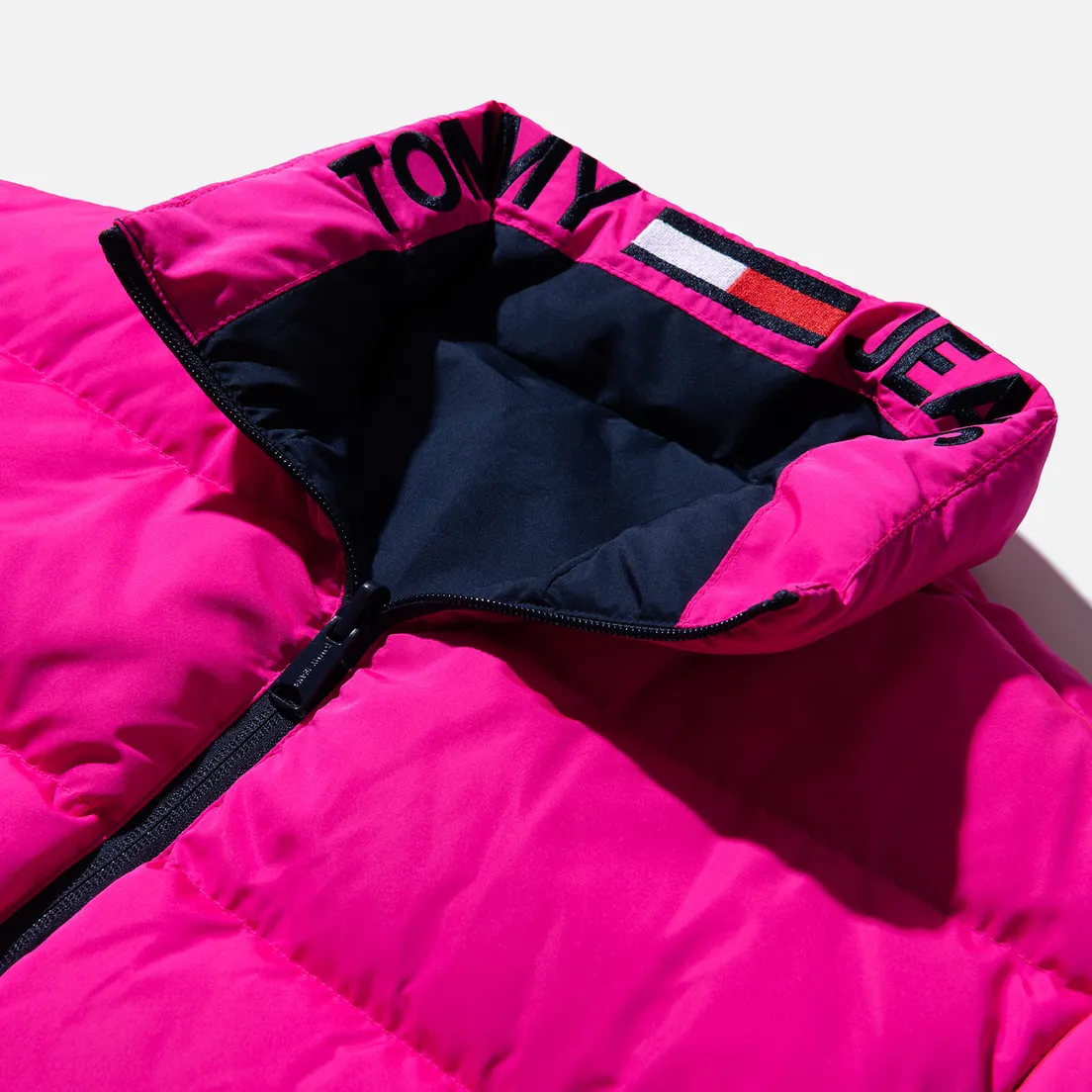 Tommy Jeans Женский пуховик Reversible Logo Down Bomber