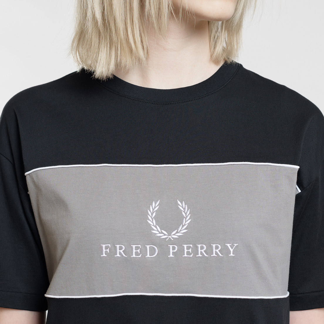 Fred Perry Женское платье Embroidered 90s Branding