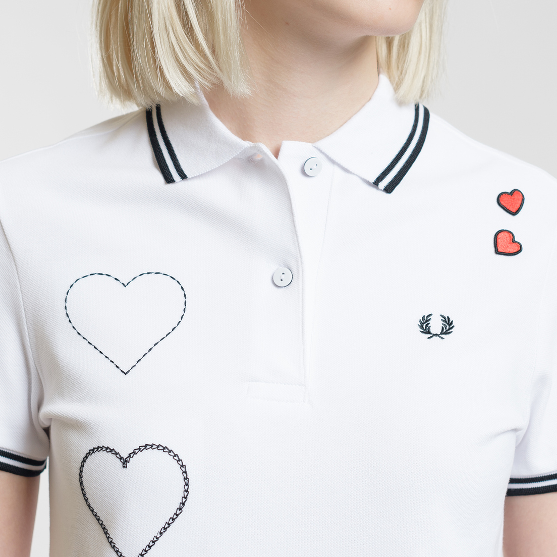 Fred Perry Женское поло x Amy Winehouse Embroidered Heart Pique