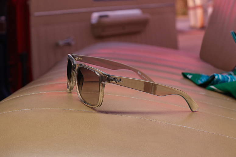 Ray-Ban Justin: современный дизайн со знакомыми деталями