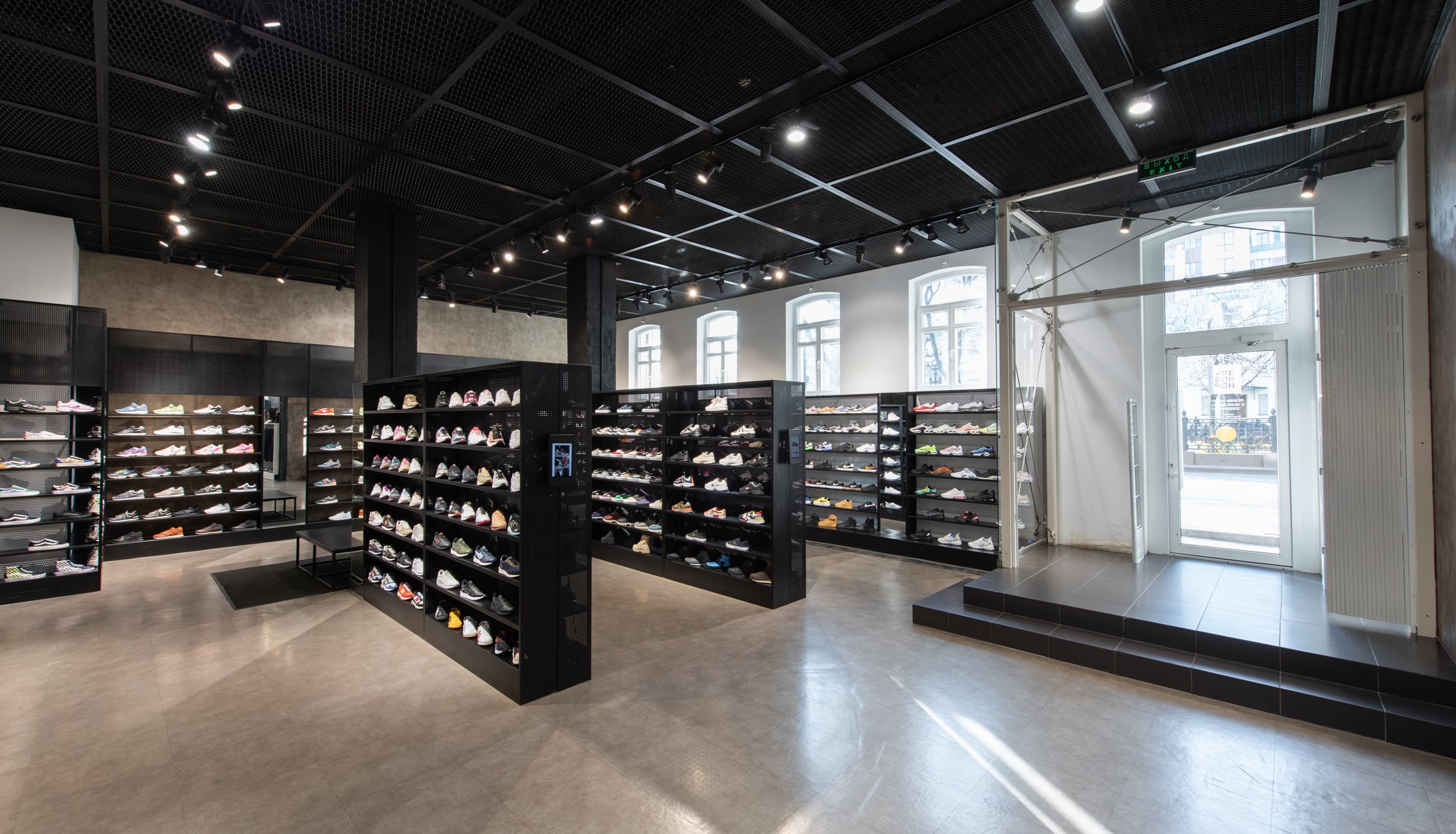 Брендшоп Sneaker store Брендшоп Sneaker store